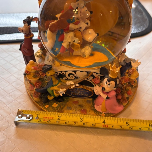 Disney The Three Musketeers Characters Musical Snow Globe Orphee Aux Enfers - Picture 16 of 16
